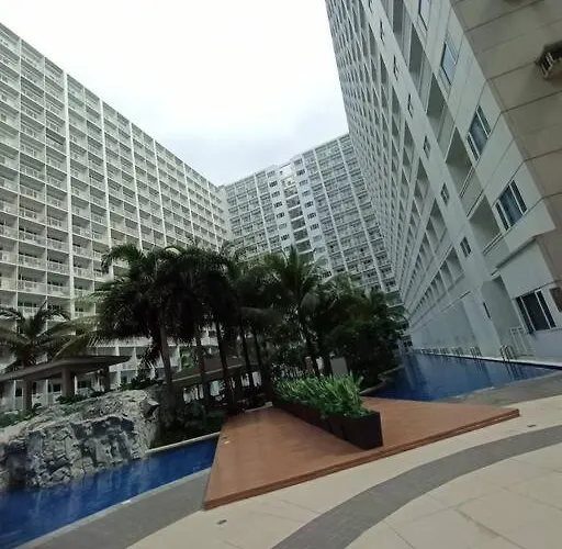 2bedroom 2bath Near Moa With Balcony Facing Pool Апартаменты Манила