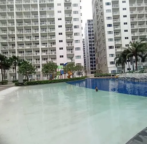 2bedroom 2bath Near Moa With Balcony Facing Pool Апартаменты Манила