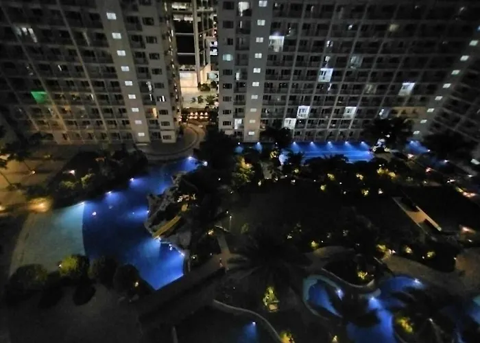 2bedroom 2bath Near Moa With Balcony Facing Pool *