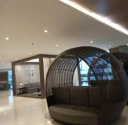 2bedroom 2bath Near Moa With Balcony Facing Pool Апартаменты