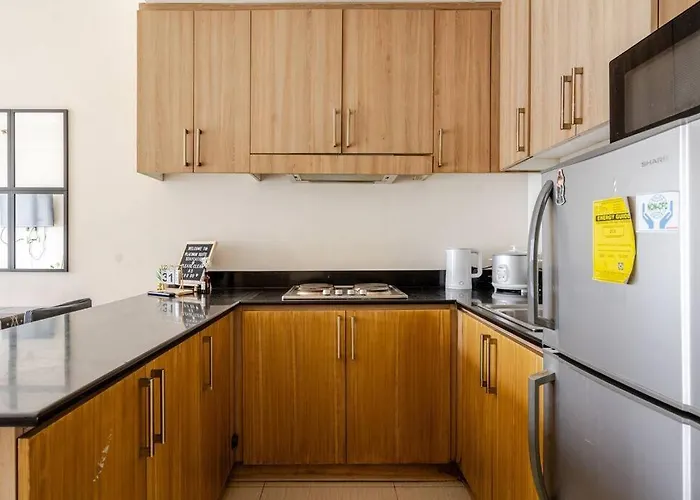 2bedroom 2bath Near Moa With Balcony Facing Pool Манила