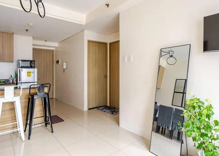2bedroom 2bath Near Moa With Balcony Facing Pool Апартаменты