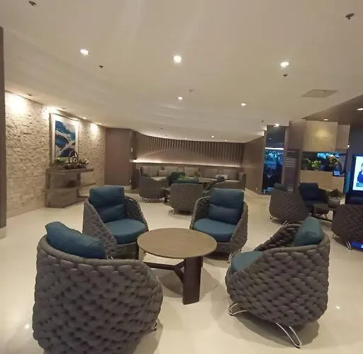 2bedroom 2bath Near Moa With Balcony Facing Pool