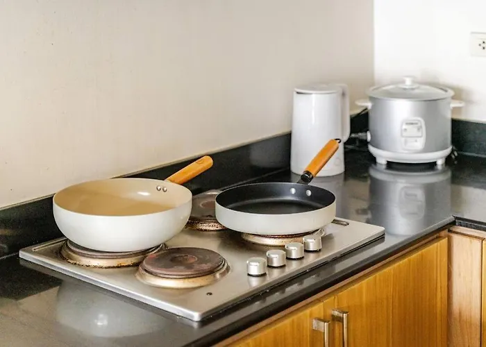 Апартаменты 2bedroom 2bath Near Moa With Balcony Facing Pool *