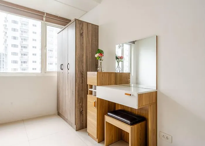Апартаменты 2bedroom 2bath Near Moa With Balcony Facing Pool Манила