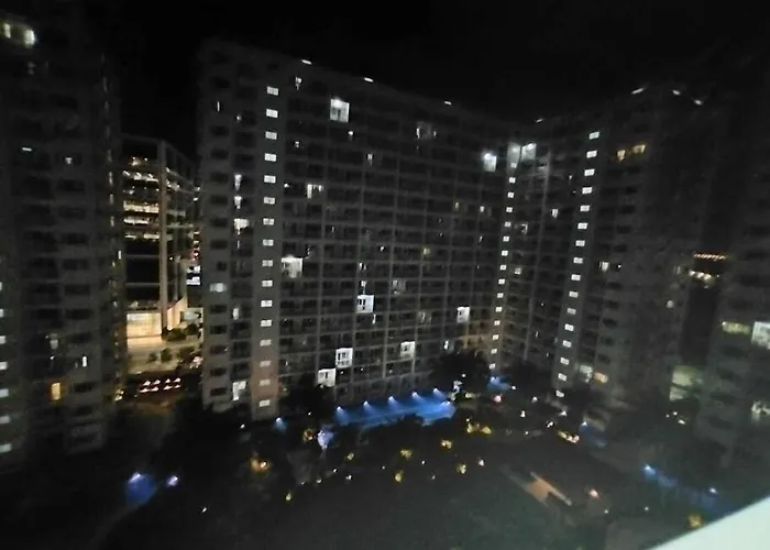 2bedroom 2bath Near Moa With Balcony Facing Pool Апартаменты *