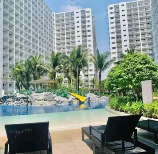 2bedroom 2bath Near Moa With Balcony Facing Pool Манила